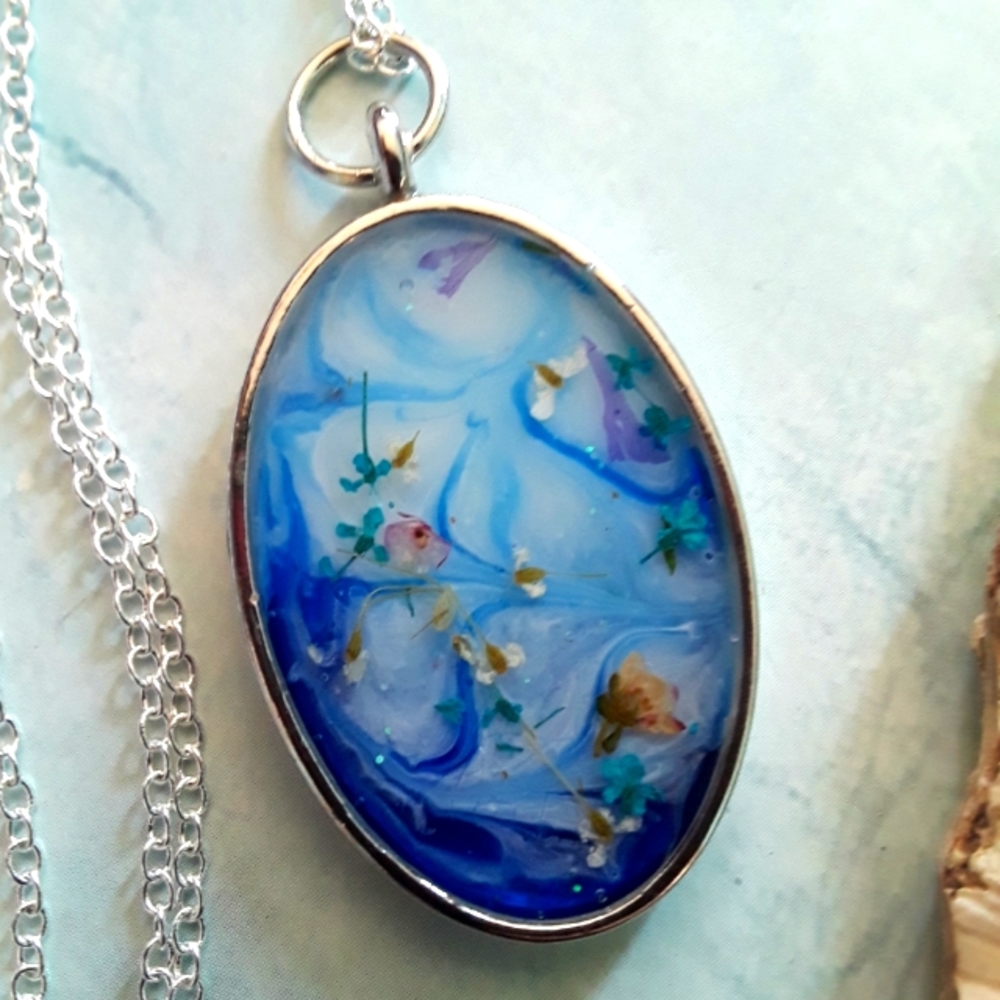 💜FLOWER NECKLACE WISPS OF BLUE